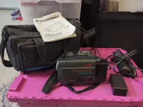 Pv-iq305d Panasonic Palmcorder Iq Vhs Pv-iq305 Bundle Stra Power Adapter Batteries A/v