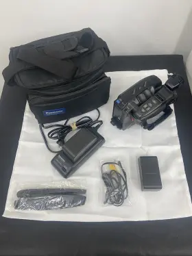 Pv-iq375d Panasonic Vintage 1995 Palmcorder Iq Vhs-c Camcorder Untested Bundle