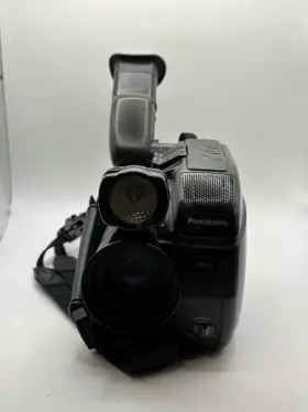 Pv-iq404d Panasonic Palmcorder Iq Viewfinder Camcorder 12x Variable Speed Zoom #2