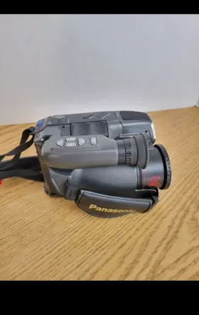 Pv-iq425d Panasonic Palmcorder Iq Vhs-c Video Camera No Accessories #3
