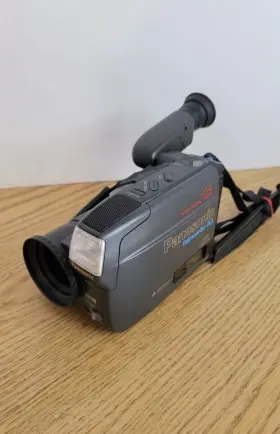 Pv-iq425d Panasonic Palmcorder Iq Vhs-c Video Camera No Accessories