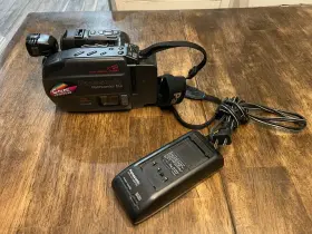 Pv-iq604d Panasonic Palmcorder Iq Video Camcorder With Battery And Light