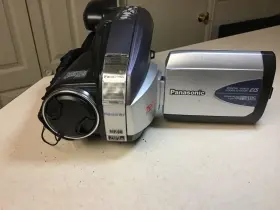 Pv-l352d Panasonic Vintage Palmcorder Vhs-c 700x Digital Zoom Untested