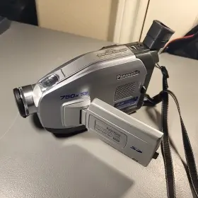 Pv-l453 Panasonic Palmcorder Vhs-c Analog Camcorder See Description