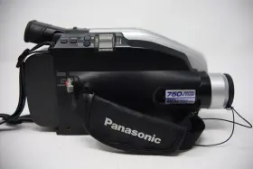 Pv-l454d Panasonic Palmcorder - Vintage Camcorder With Battery And Charger