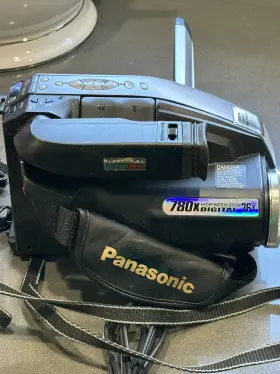 Pv-l552d Panasonic Compact Vhs Video Camcorder And Accessories. Teased/works