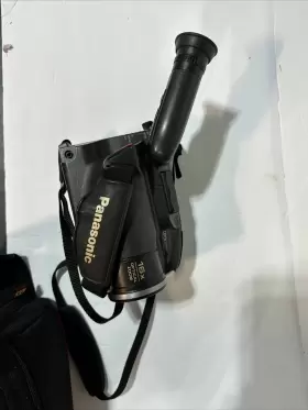 Pv-l557 Panasonic Palmsight Camcorder Bag And Accessories - Read Description