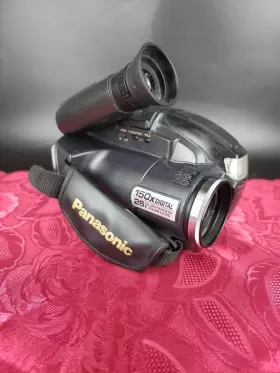 Pv-l559d Panasonic Palmcorder Vhs C Model Pv-l559 - Untested For Parts No Battery