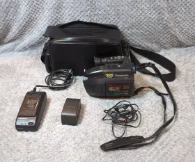 Pv-l579d Panasonic Palmcorder Model With Accessories And Bag Bundle- Works Good