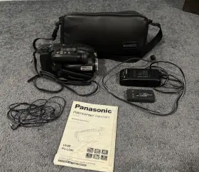 Pv-l590 Panasonic Palmcorder Vhs-c Camcorder Powers On And Records Charger Case