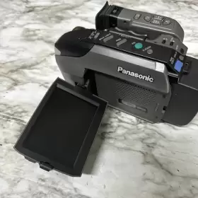 Pv-l650 Panasonic Pv-l650#us-000 Palmcorder Vhs-c Camcorder With Battery Untested