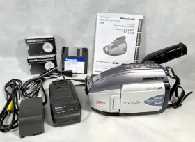 Pv-l6520 Panasonic Working Camcorder Pv-l652 Palmcorder Compact Tape Vhs-c Video Charger