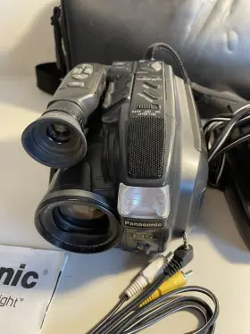 Pv-l657 Panasonic Palmcorder Palmsight Camcorder For Parts With Accessories #3