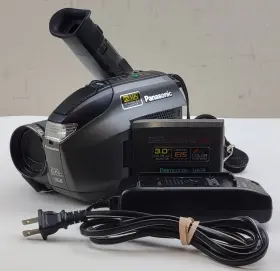 Pv-l670d Panasonic Palmcorder Vhs-c Camcorder Video Camera With Charger - Works