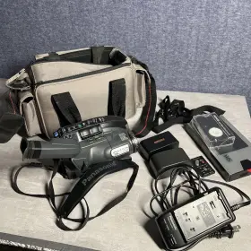 Pv-l67d Panasonic Vhs-c Camcorder With Charger Works Great Zoom Vcr Tested
