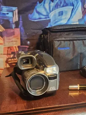 Pv-l758-w Panasonic Pv-l758 Handheld Palmcorder Palmsight Vhsc Camcorder Model Pv-l758-w/carry Bag
