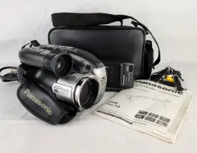 Pv-l779 Panasonic Palmcorder Palmsight Camcorder With Photoshot Model - Working