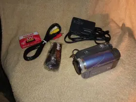 Pv-s19 Panasonic 24x Optical Mini Camcorder 800x And Extras