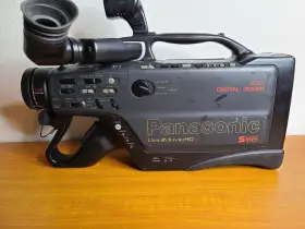 Pv-s7700 Panasonic Vintage Omnimoviehq S-vhs Camcorder - Untested