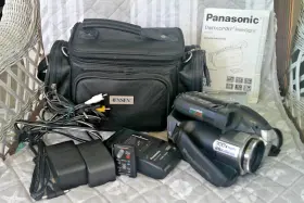 Pv-l759 Panasonic Pvl859d Palmcorder Camcorder Vhs With Battery And Charger For Parts