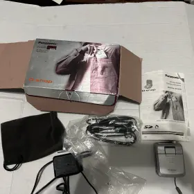 Sv-av25 Panasonic D-snap Sd Digital Rotating Screen Camcorder With Box