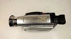Nv-vz17pn Panasonic Vz17 Vhs-c 700x Digital Zoom Camcorder. Needs New Battery See Pic #2