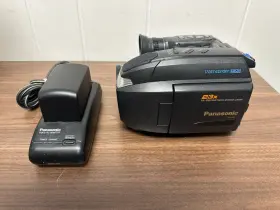 Pv-l558 Panasonic Znl900 Palmcorder Vhsc 23x Hd Zoom Lens Camera Very Good