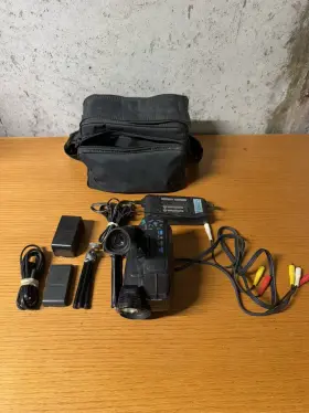 Pvr830av01 Philips Vintage Camcorder With Case And Accesories - Untested