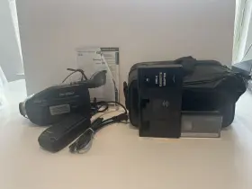 Vm-l153 Quasar Camcorder Vhsc 700x Digital Zoom With Charger And Carrying Bag