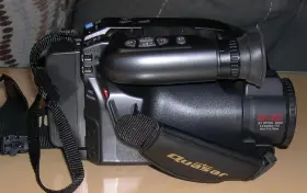 Vm547 Quasar Compact Vhs Camcorder With Bag Camera Works Needs Battery