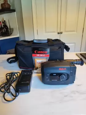 Rca Cc631 Small Wonder Camcorder Model Vhs-c With Bag Battery And Charger Tested
