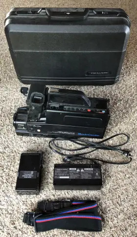 16-801 Realistic Vintage Video Moviecorder Vhs With Case Strap Battery And Charger