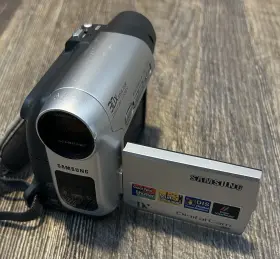 Sc-d263 Samsung Digital Video Camcorder Mini Dv 30 Zoom 1200x Untested