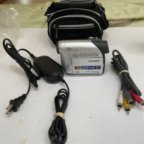 Sc-d364 Samsung Minidv Camcorder With 33x Optical Zoomrecords And Plays/transfer