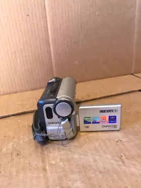 Sc-d453 Samsung Camcorder With Camera Bag #2