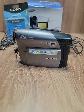 Sc-dc173u Samsung Dvd Camcorder With 34x Optical Zoom 3 Disc #2