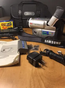 Scl650 Samsung Hi8 Ntsc 8mm Video Camcorder Bundle Tested Fully Functional
