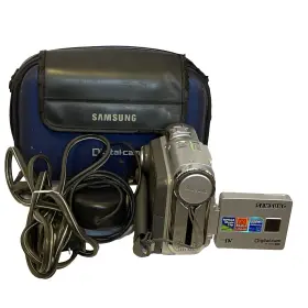 Vp-d305i Samsung Mini Digital Camcorder With Case And Cords Vintage For Parts