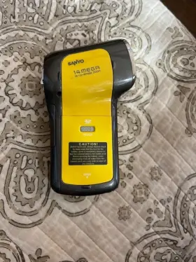 Dmx-ca100 Sanyo Xacti Waterproof Digital Camcorder Camera Yellow Untested Fpor