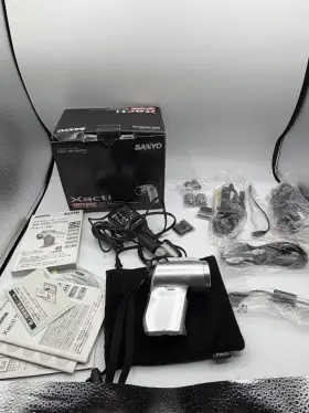 Dmx-hd1000 Sanyo Xacti Camera Silver Turns On Remote Case Manuals Records Cords
