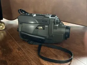 Vm-rz2 Sanyo 8mm Camcorder Model With Charger And Chord