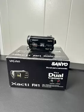 Vpc-fh1 Sanyo Xacti Vpc Fh1 Camcorder Digital Camera 16x Hd 1080p Cords Manuals Box