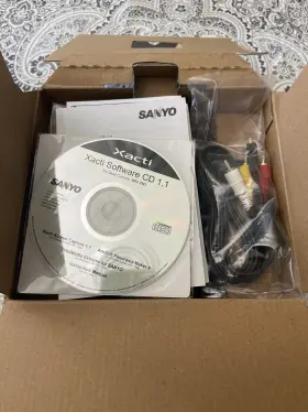 Vpc-th1 Sanyo Xacti Dual Camera Hd Camcorder Video #2