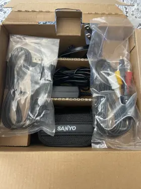 Vpc-th1 Sanyo Xacti Dual Camera Hd Camcorder Video #3