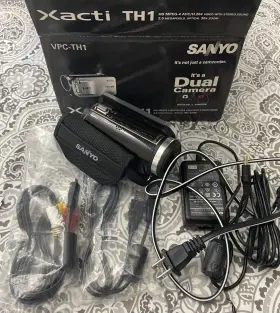 Vpc-th1 Sanyo Xacti Dual Camera Hd Camcorder Video