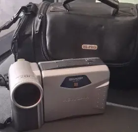 Vl-ah11 Sharp Viewcam Video8 Camcorder 18x Optical Zoom Lcd Screen With Case