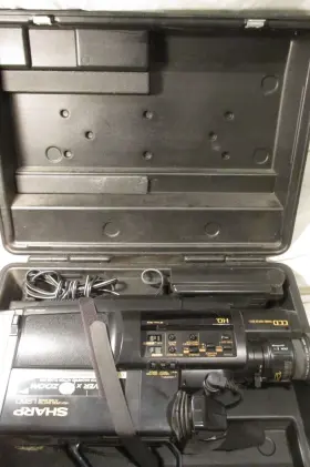 Vl-l-2500u Sharp Vl-l2500u Vhs Camcorder With Hard Case And Charger