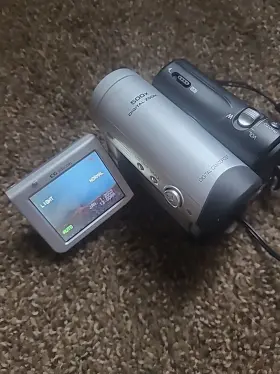 Vl-z3 Sharp Viewcam Z Minidv Silver And Black 2.5 Inch Lcd 500x Digital Zoom Camcorder