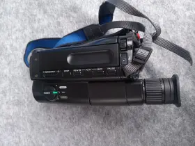 Ccd-tr64 Sony 027242507616 Video Camcorder Ntsc 8 Handycam Set With Battery Adaptor #2