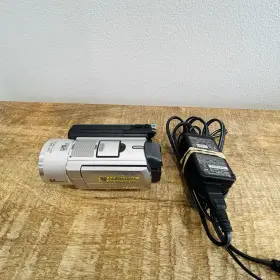 Dcr-sr100 Sony 30239 Handycam 30gb Hdd Digital Camcorder Nightshot Made In Japan